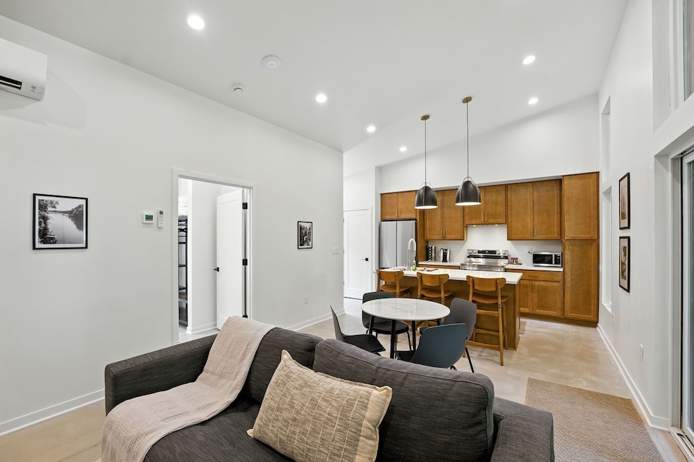 500 House - Unit B 2 Bedroom Townhouse