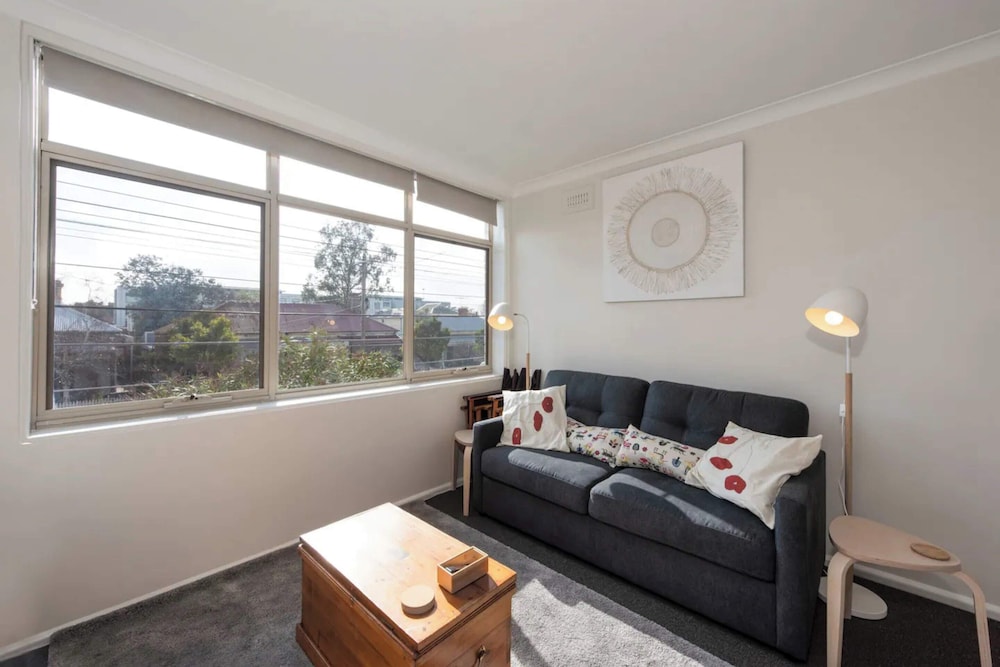Bright & Comfortable 1BR Unit in Trendy Brunswick!