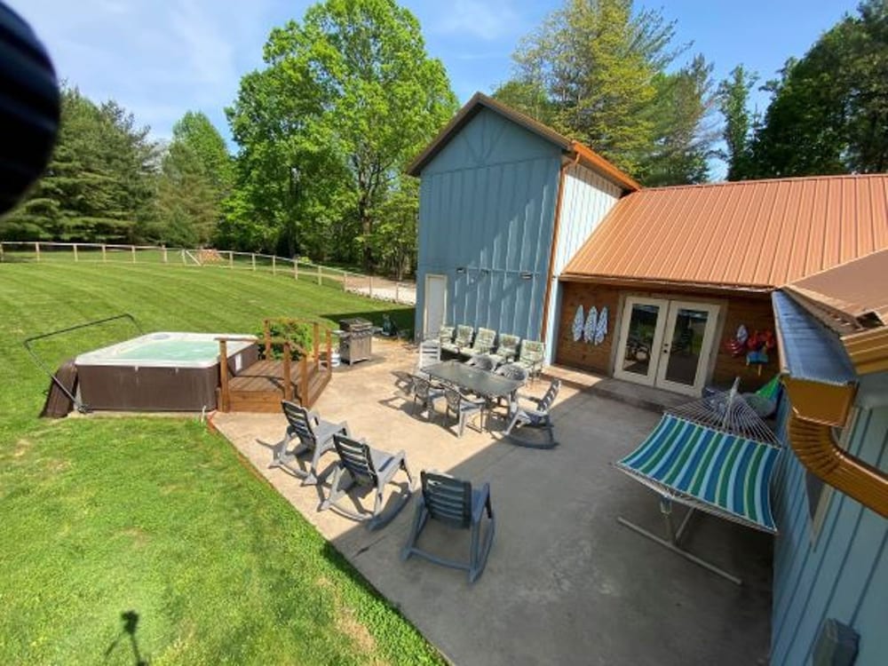 Private Room w Shared Pool Hot Tub and Fire Pit