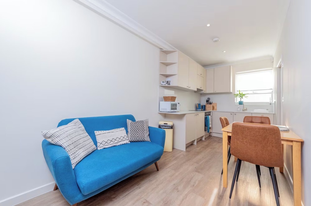 4 Guests - 20min to London - Free Parking - Petsok