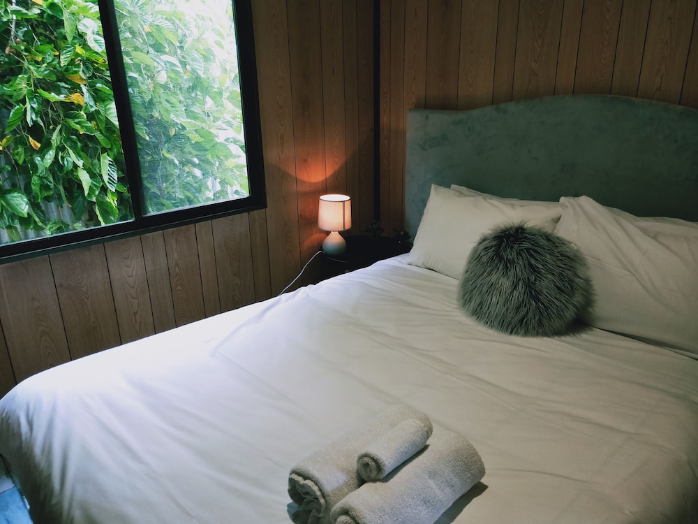 Oval Motel