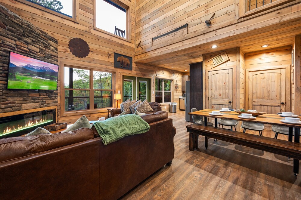 Goodness Gracious 3 Bedroom Cabin by RedAwning - Property Image 44