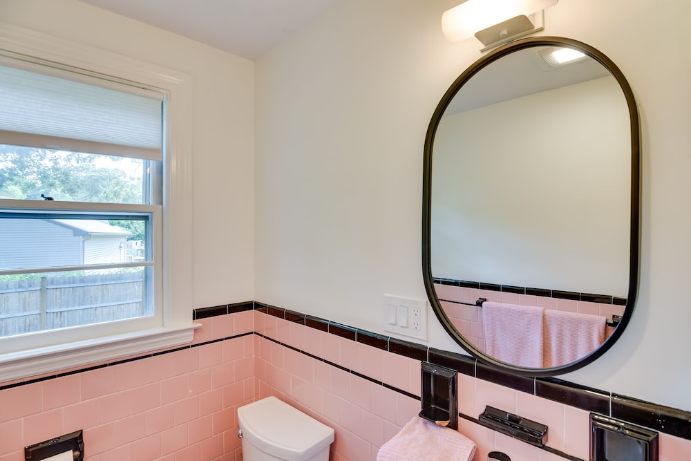 Home in Narragansett w/ Beach Access!