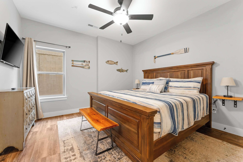 Green Wood Getaway for 18