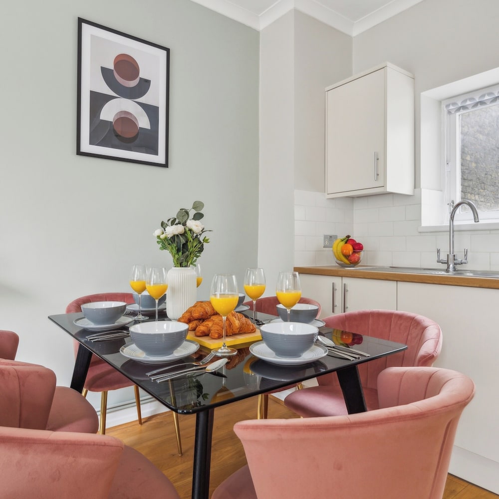 Westminster Charm - 2BR with Style