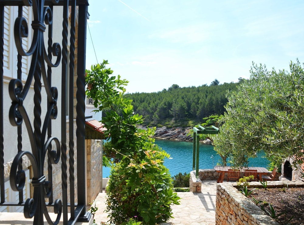Blissful Bay Apartments Vrboska