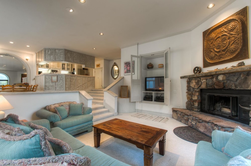 A Village Suite 348 3 Bedroom Condo By Accommodations in Telluride
