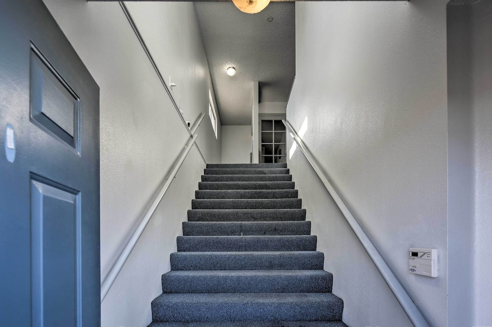 Apartment ~ 12 Mi From Hualapai Mountain Park