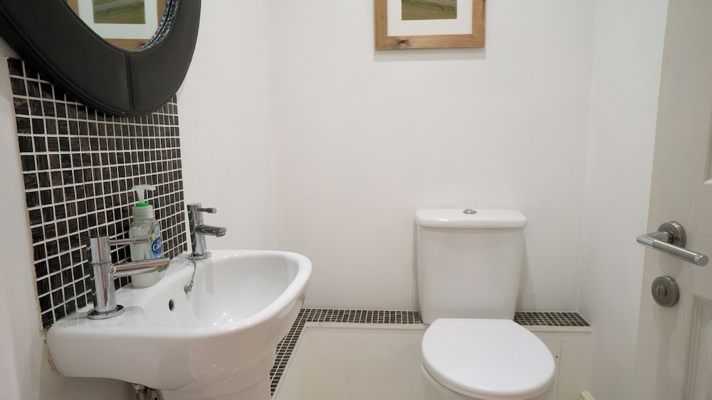 Superb 4BD Stay in Wyton and Houghton Village