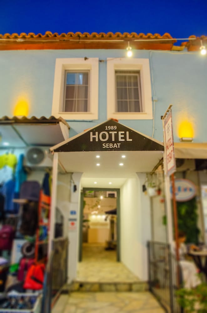 Hotel 1989 Hotel Sebat - Image 1