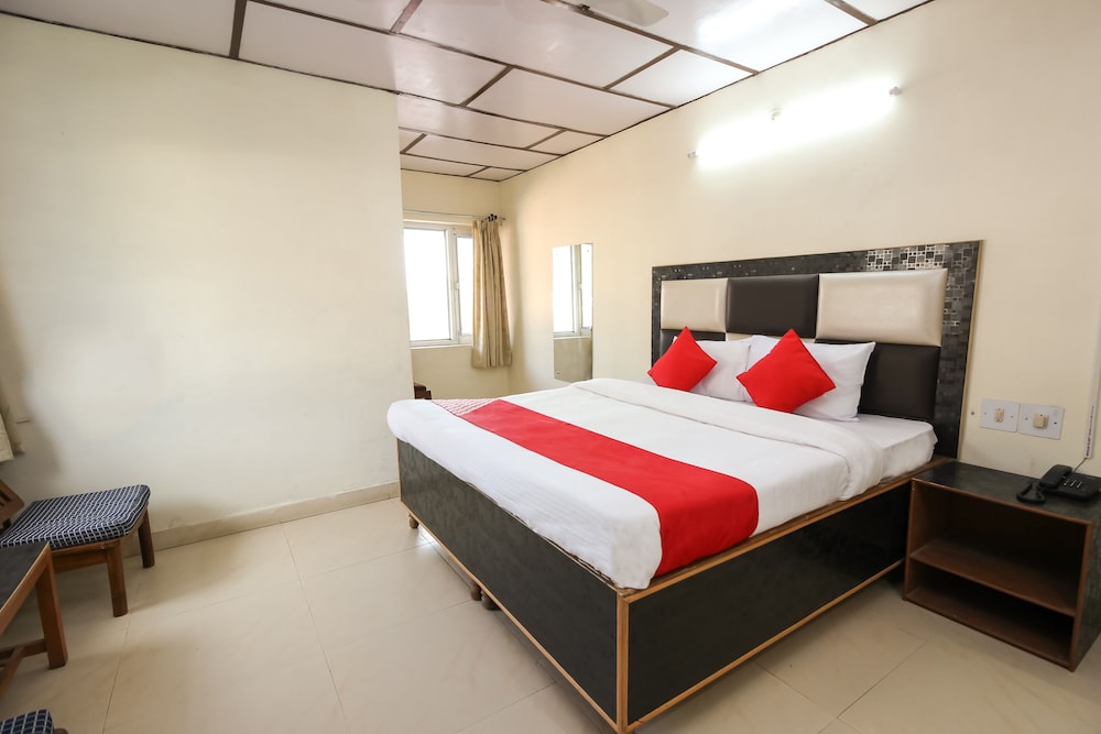 OYO 24525 Hotel Country Lodge view 3