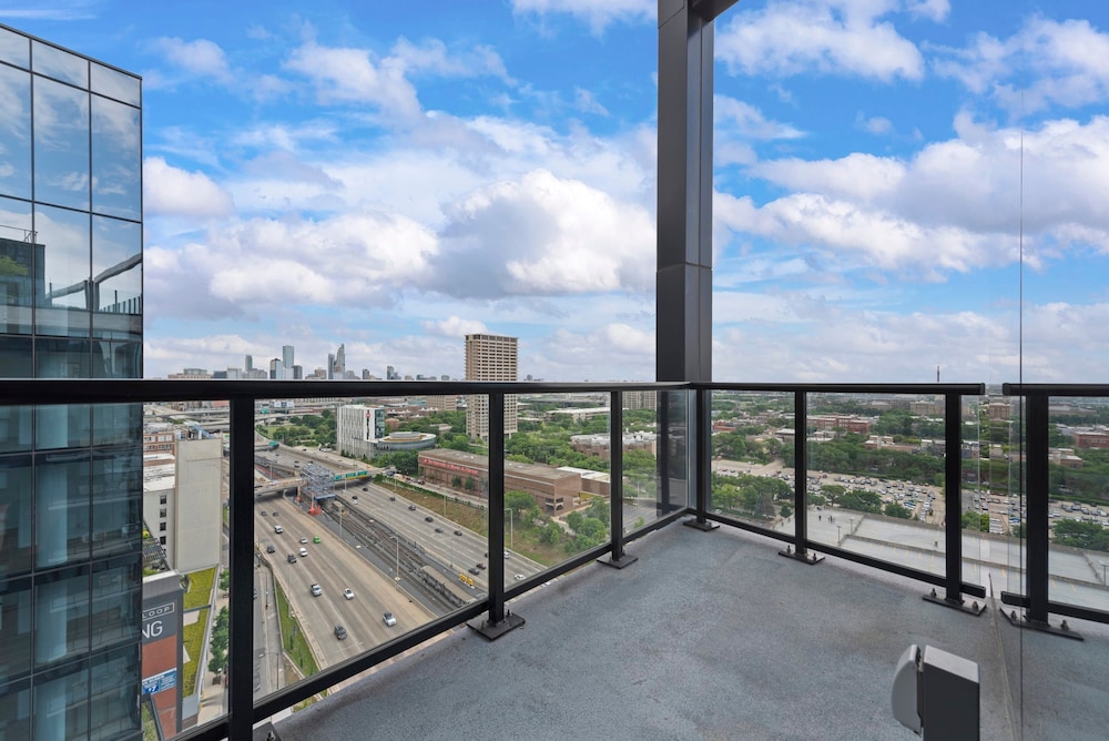 Fulton Market Penthouse 4BR Family Fun Views