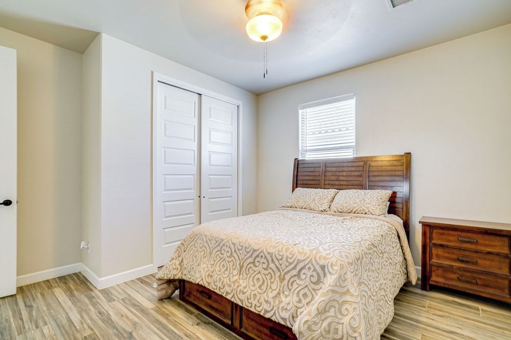 Private Hot Tub + Putting Green: El Paso Getaway!