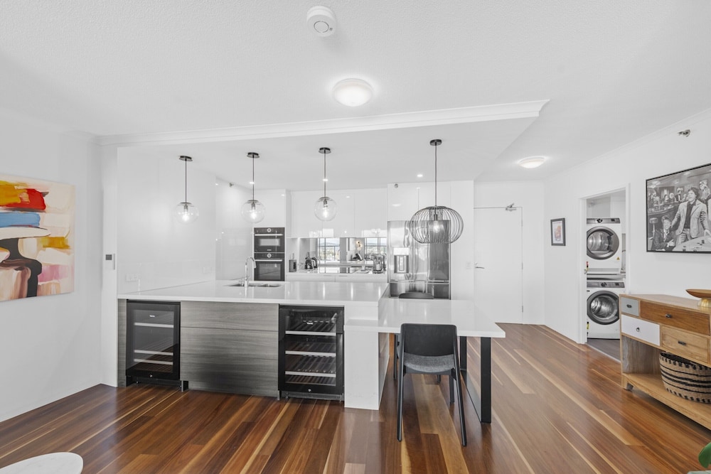 Stylish Brisbane City Stay With Bbq, Pool & Gym