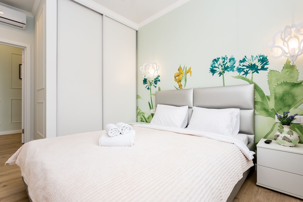 Abri Luxe Art Lite City view 3