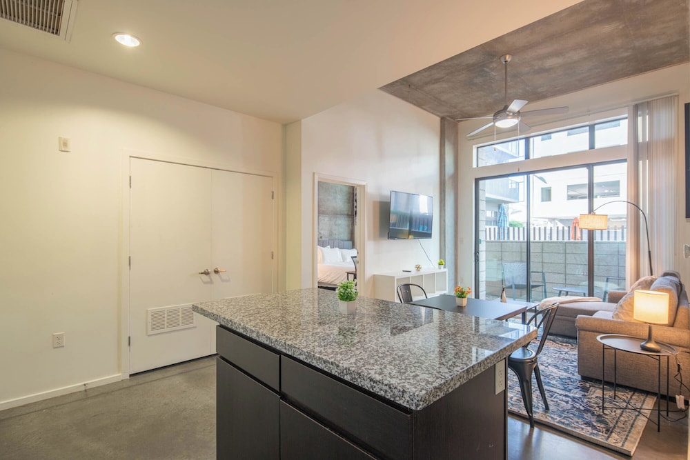 ROVE LIVING/KL - Roosevelt Point