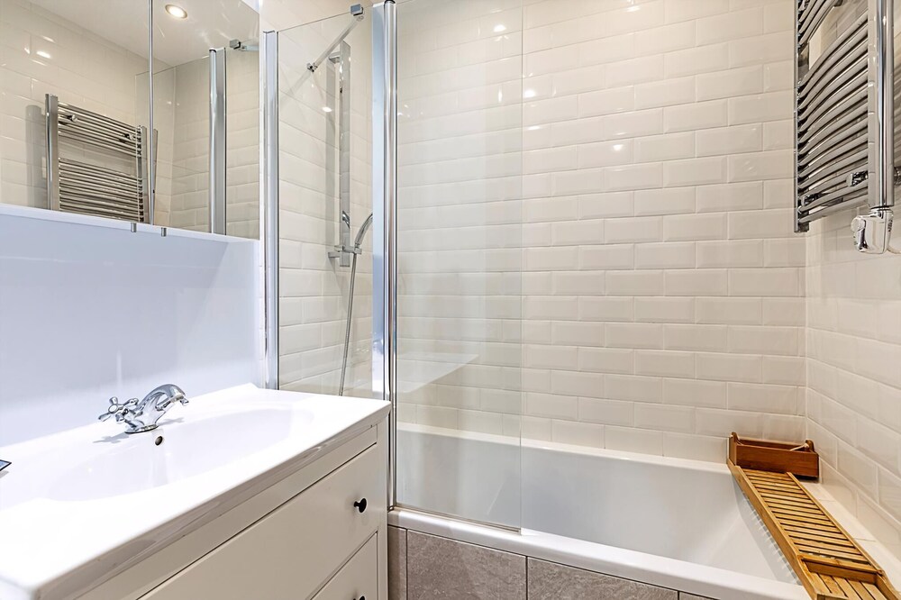 Stylish & Spacious 3-bed Home in Vibrant Bow