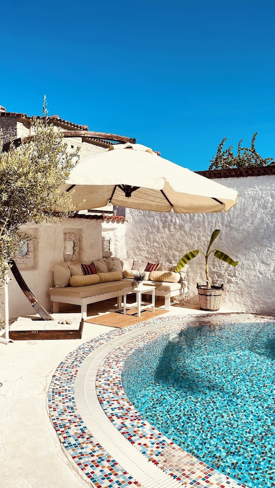 Mina Otel by Adda Alaçatı