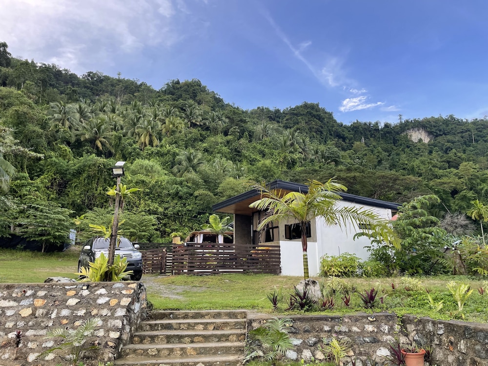 Hotel Crystal Cove - Image 1