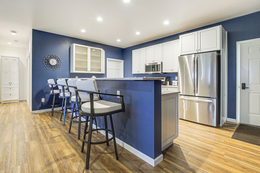 2 Mi to Lake Michigan: Home w/ Patio in Green Bay