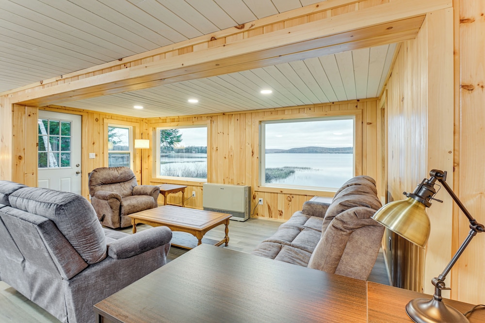 Waterfront Oasis: Family Retreat on Long Lake!