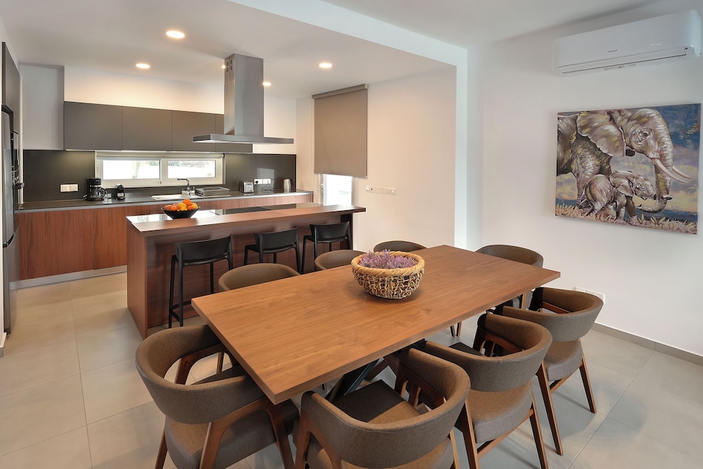 Sun & Moon Luxury 4-bedroom Villa