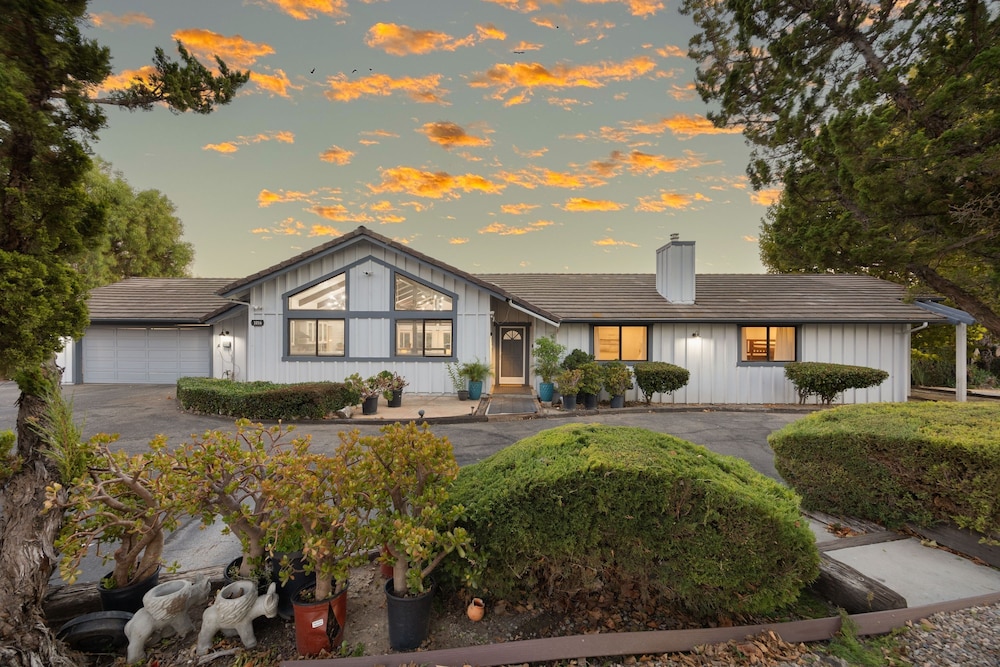 Paso Vista Bella by Avantstay Luxe Group Escape w Wine Country Views