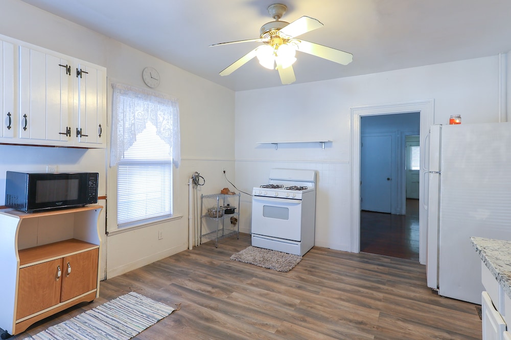 Bridgeport Vacations - Cozy Bridgeport Apartment: 2 Mi to Downtown! - Property Image 23