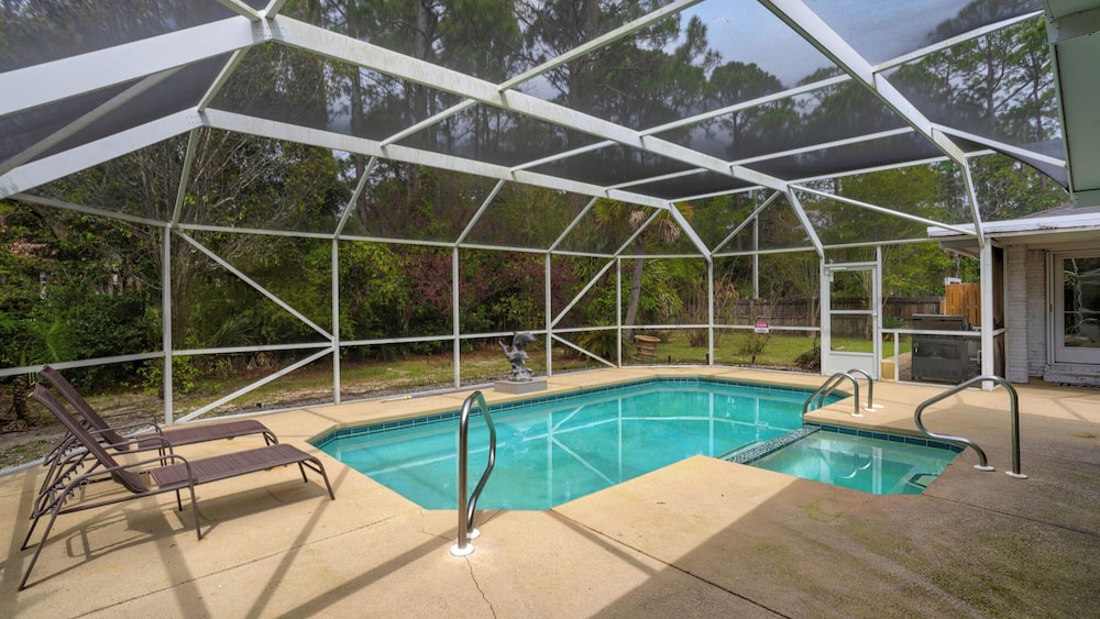Spacious Retreat w/ Private Pool, Spa, Fireplace + Attraction Tickets!