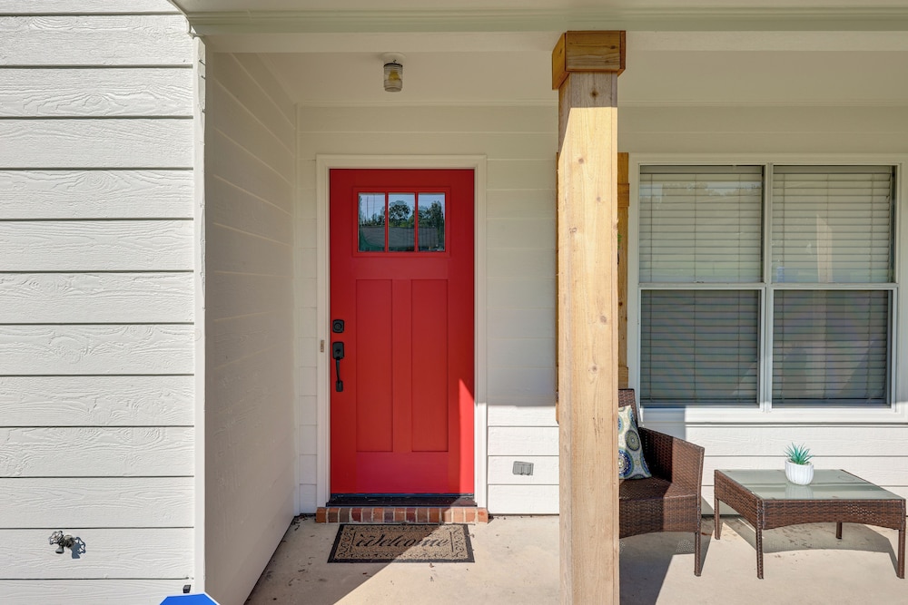 Centrally Located Prattville Home: 2 Mi to Dwtn