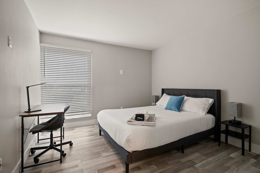 Beautiful 2BR 2BA Apartment With Modern Design