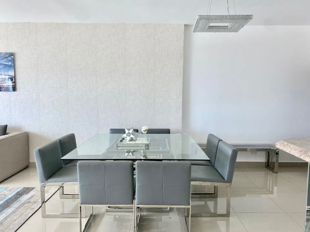 East Tower - Spacious 3 Bed Apt in Costa del Este