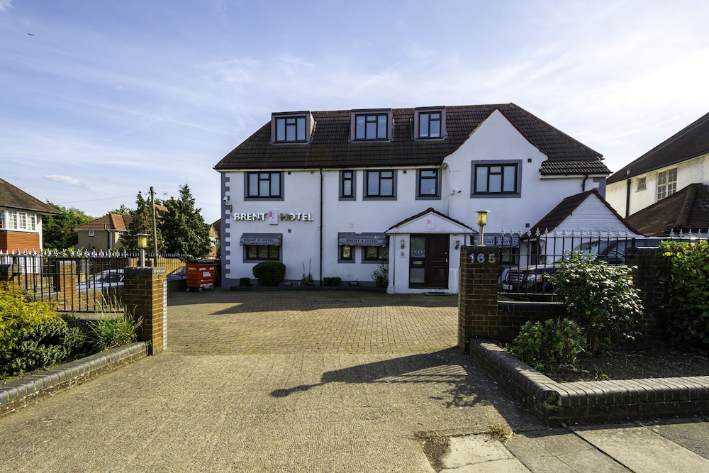 Harrow Vacations - The Brent Hotel - Property Image 2