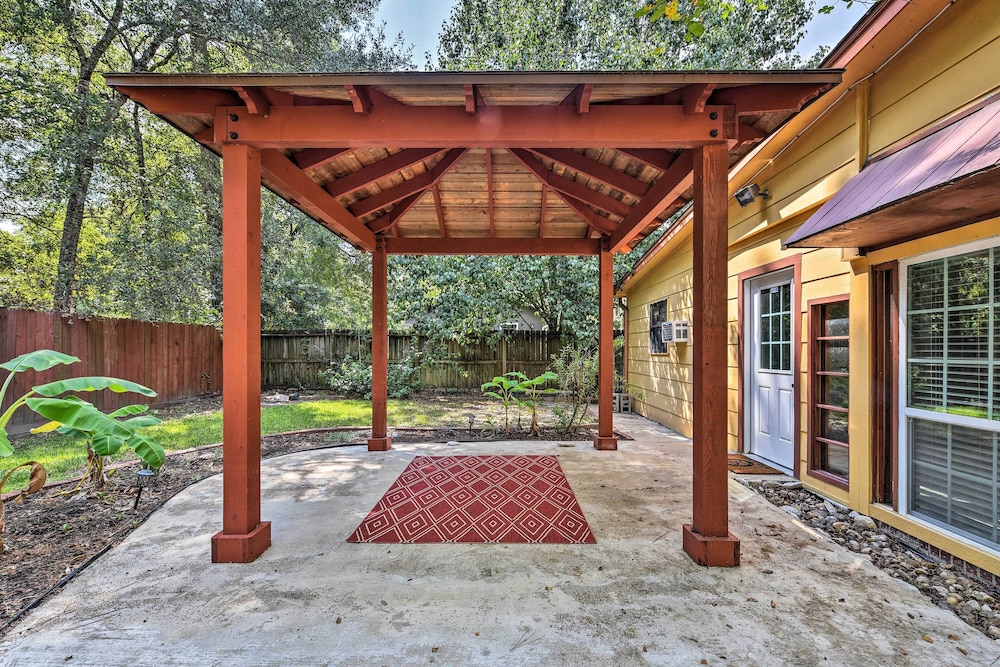 Spacious Conroe Home w/ Foosball & Pool Table! view 4