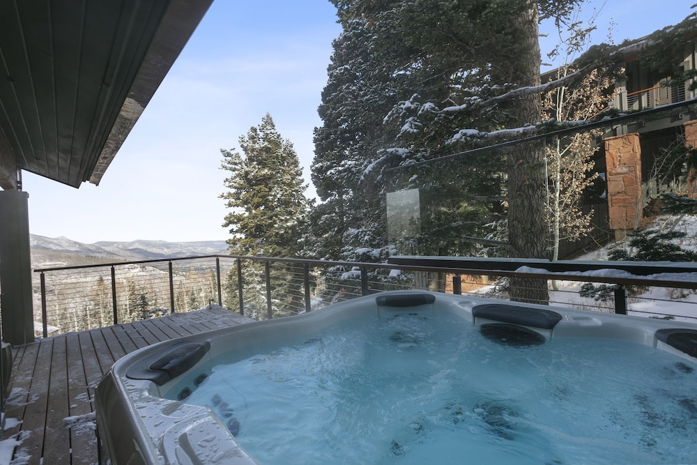 50 - Six Bedroom with Spa Stag Lodge 6 Condo