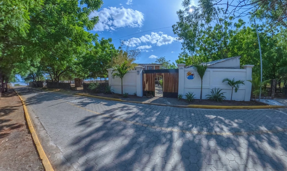 Romantic Beachfront Casita w Pool - AC - Sleeps 4