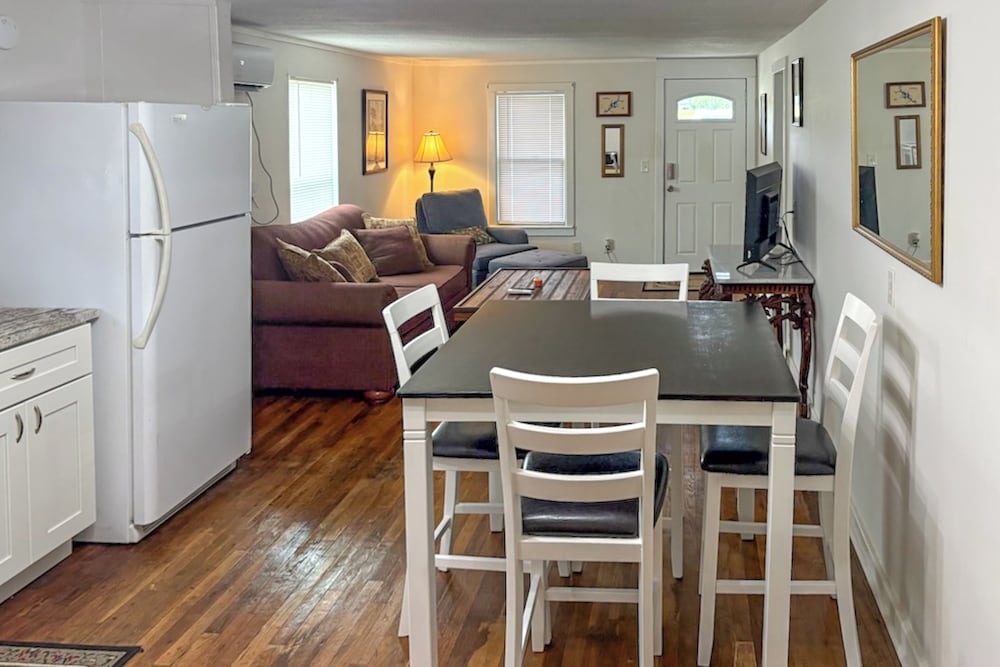 Lake Days, Bbqs & Fireside Nights: Afton Retreat