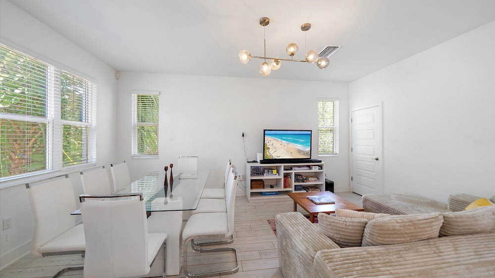 Urban Minimalist Escape 4 Bedroom Home