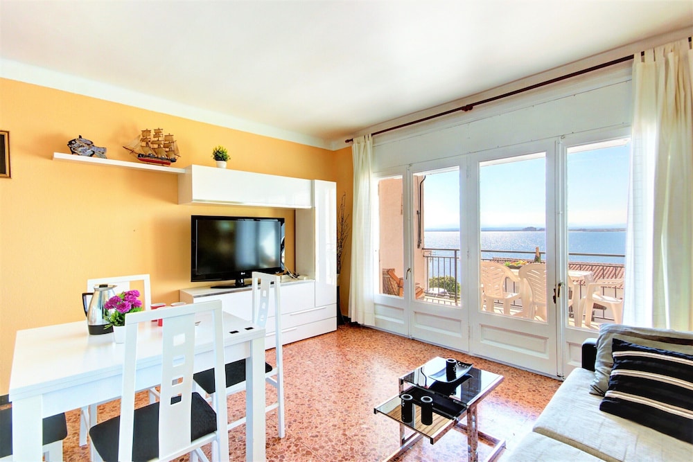 Apartment in Roses Near Beach