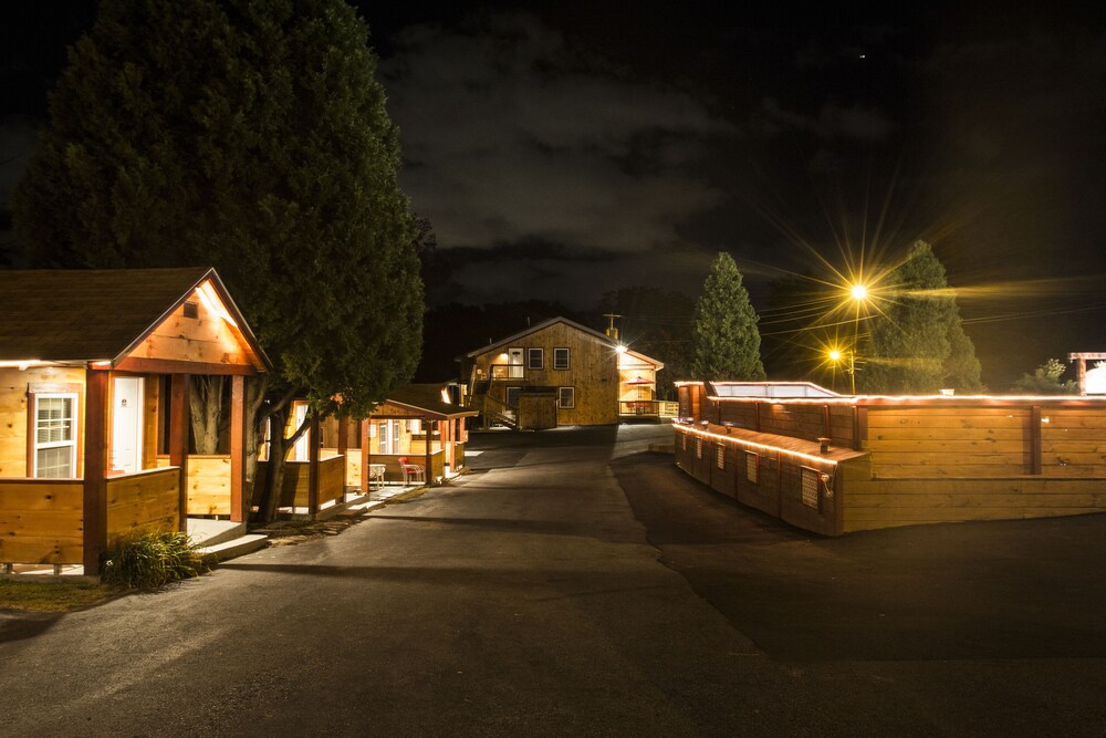 King Hendrick Motel