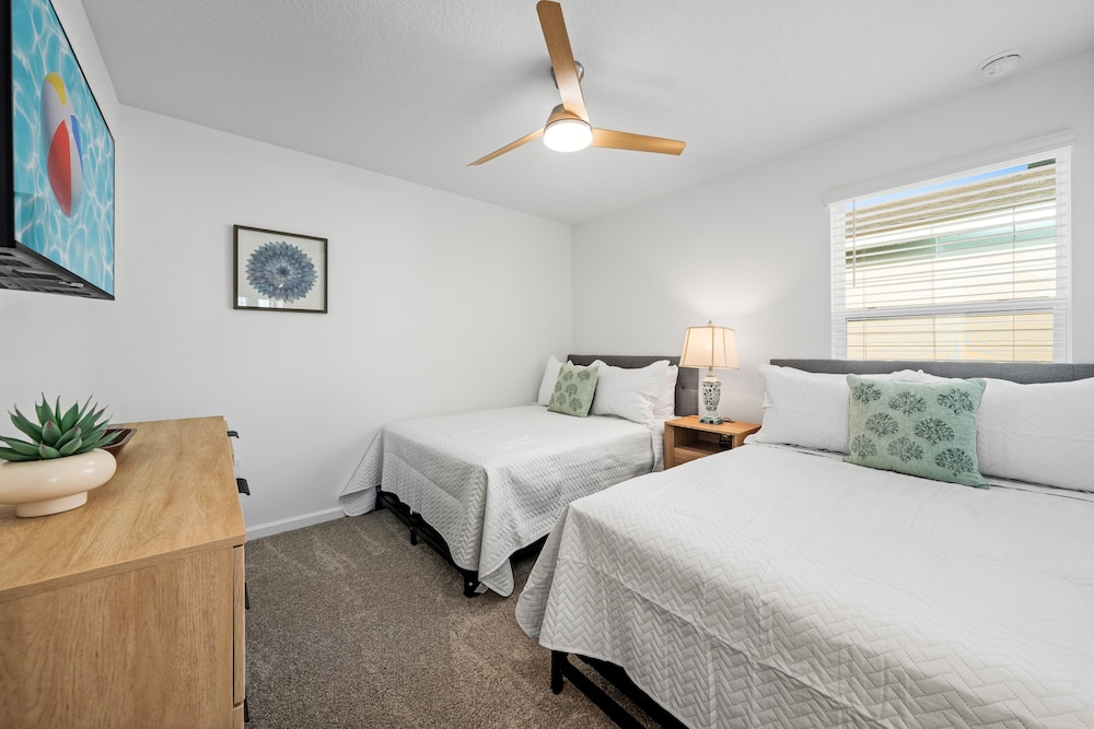Light Welcoming Fun Resort Home Sleeps 20