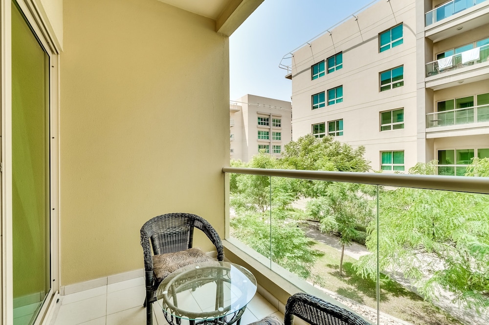 1 Bedroom Apartment Greens