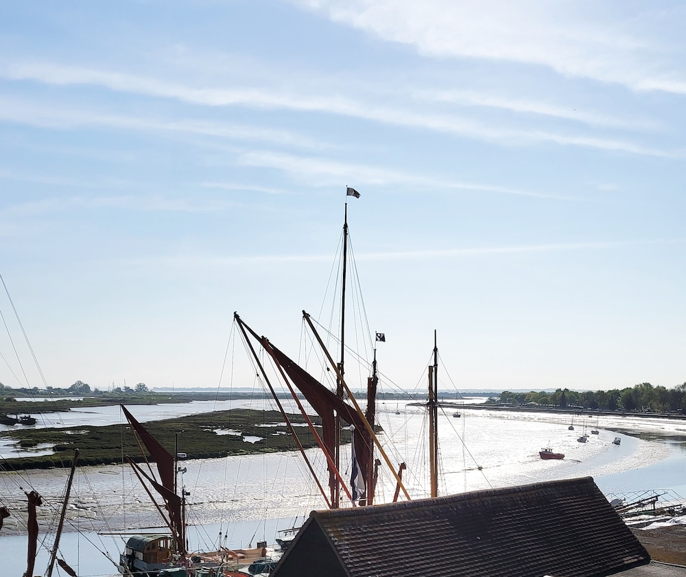Jolly Sailor- Fish on the Quay