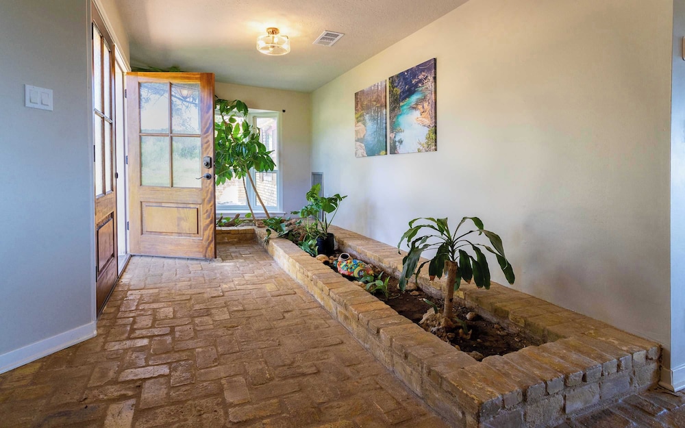 Valley View Retreat for 10