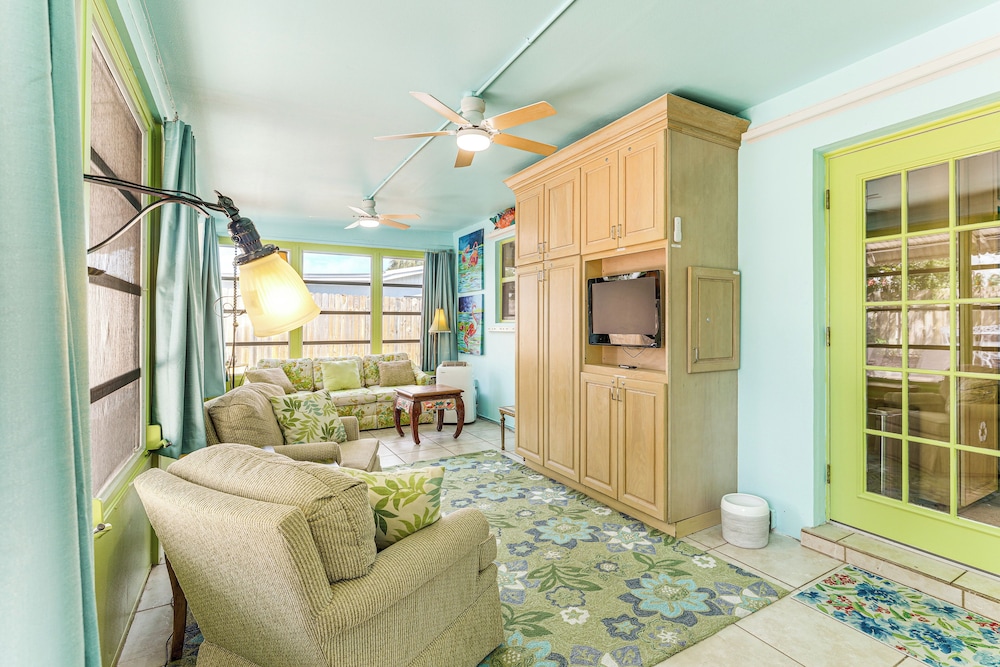 4 Mi to Beaches: Vibrant Stuart Villa w/ Patio!
