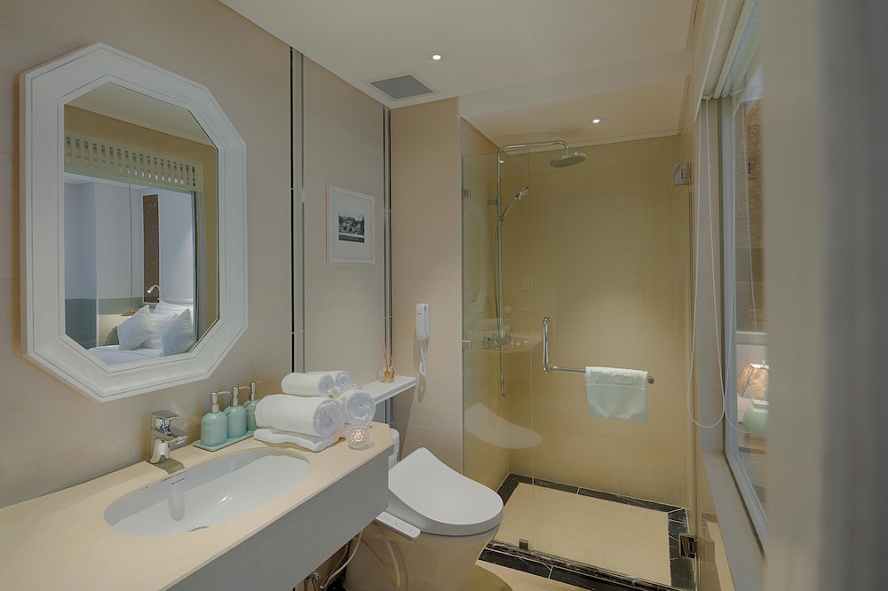 Au Lac Charner Hotel 17
