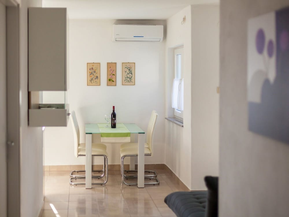 Apartment in Sveti Vid Near the Adriatic view 3