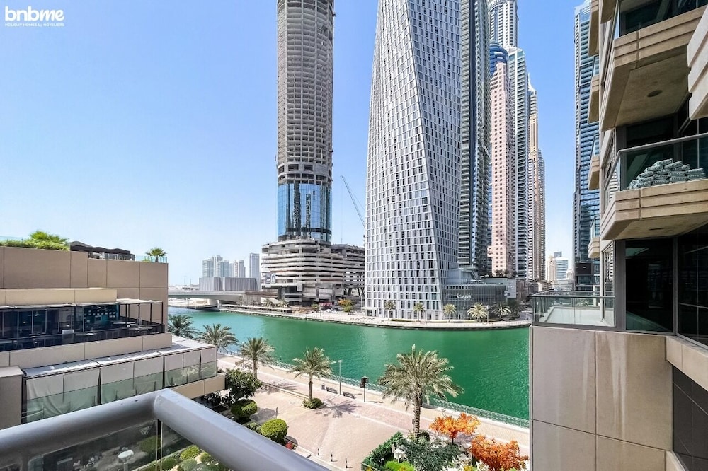 Scintillating Marina View From 1BR Apt