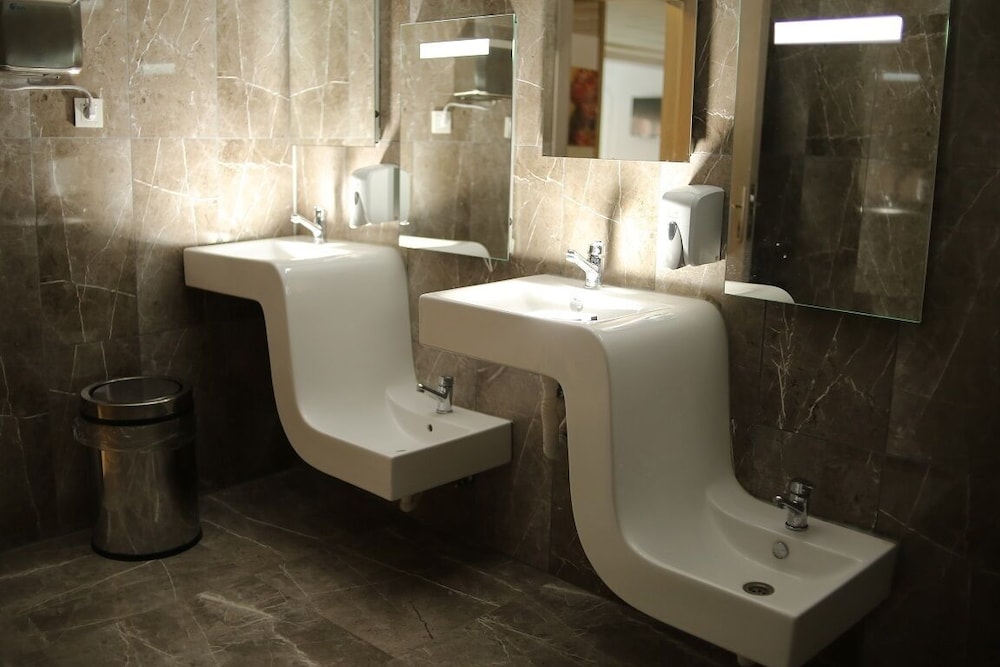 An Grand Otel - Image 31