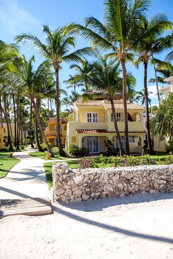 Los Corales Beach Village